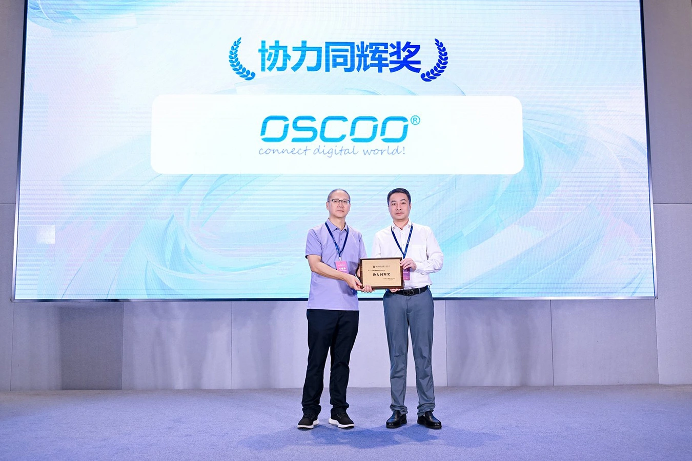 oscoo with Synergy and Brilliance Award
