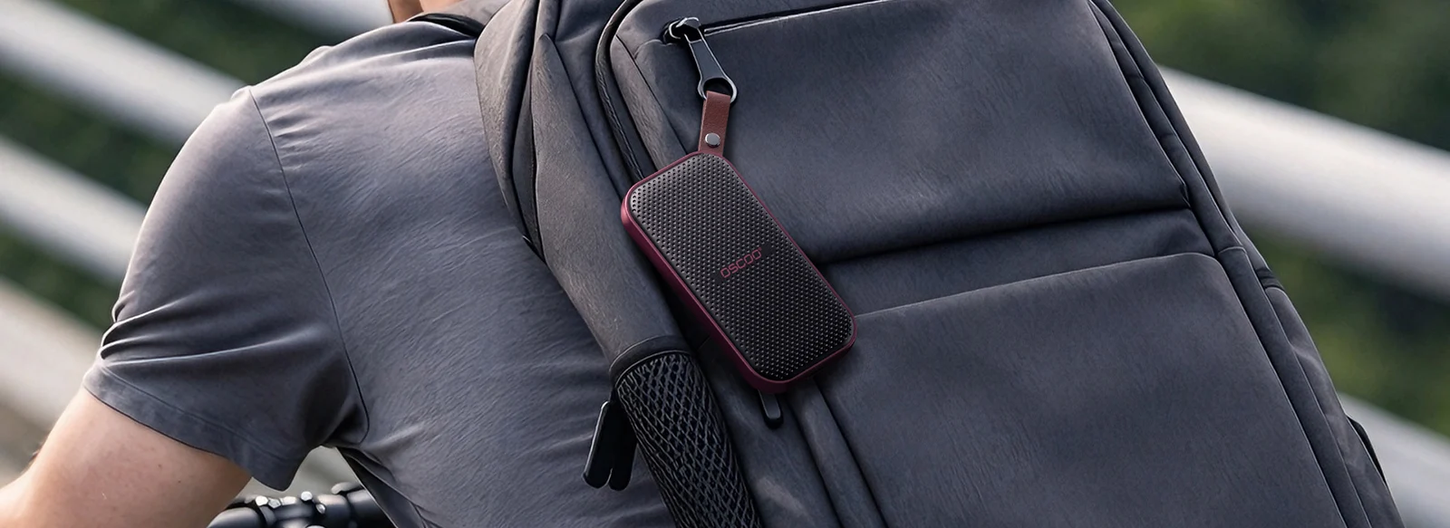 OSCOO MD900 outdoor 1600x583 1 OSCOO MD900: A 4TB Compact Portable SSD for Mobile Workflow